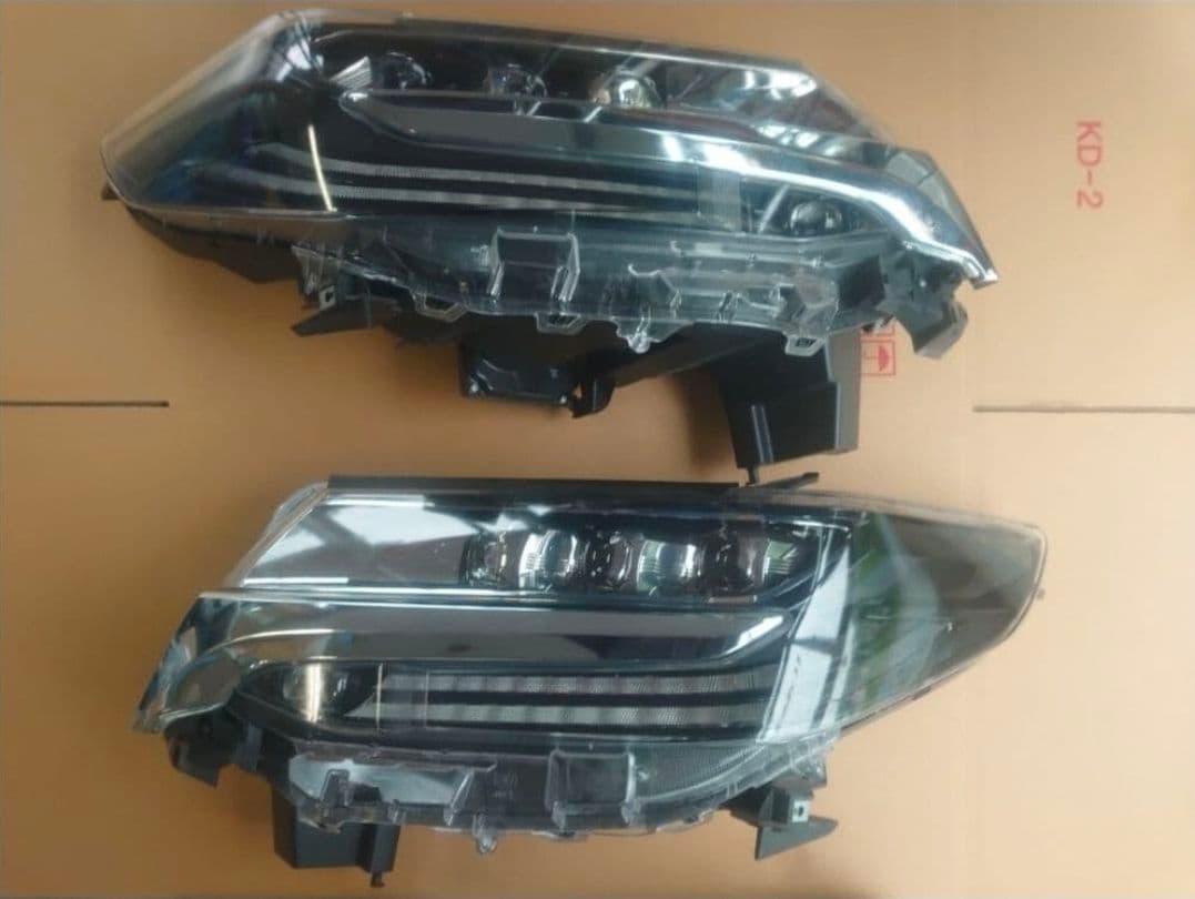 ３０後期 アルファード ３眼 LEDヘッドライト左　右　（ナ）