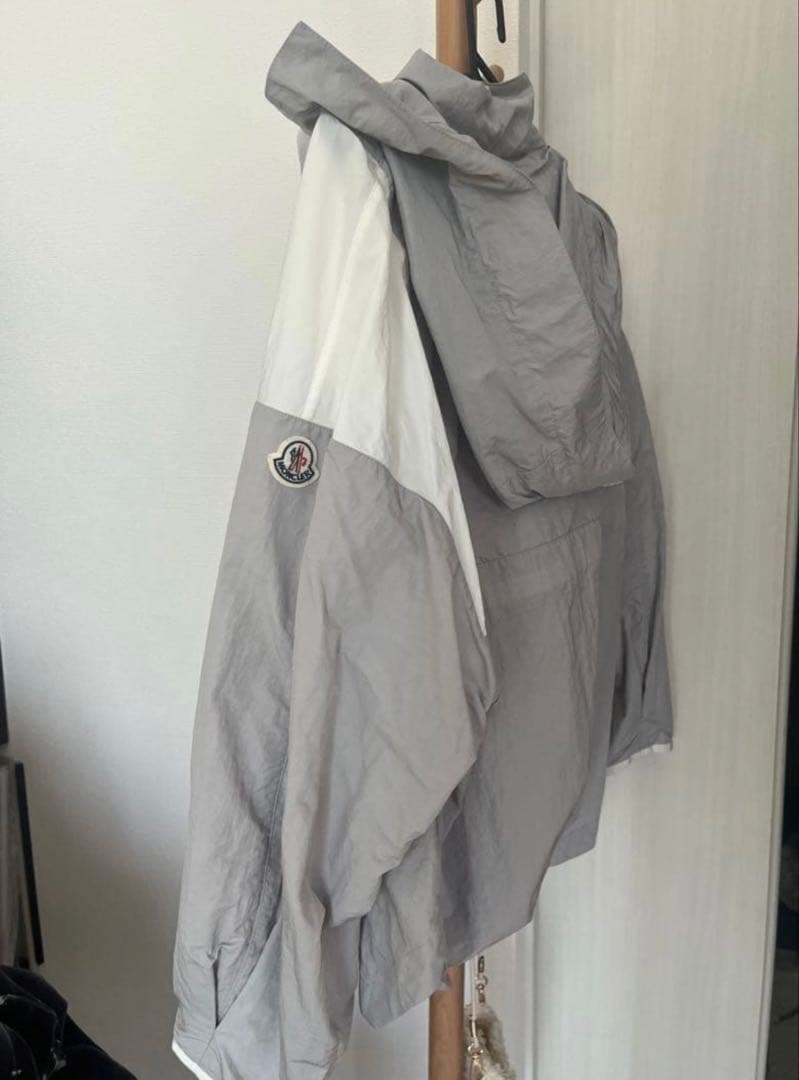 モンクレール　フード付きジャンパー グレー