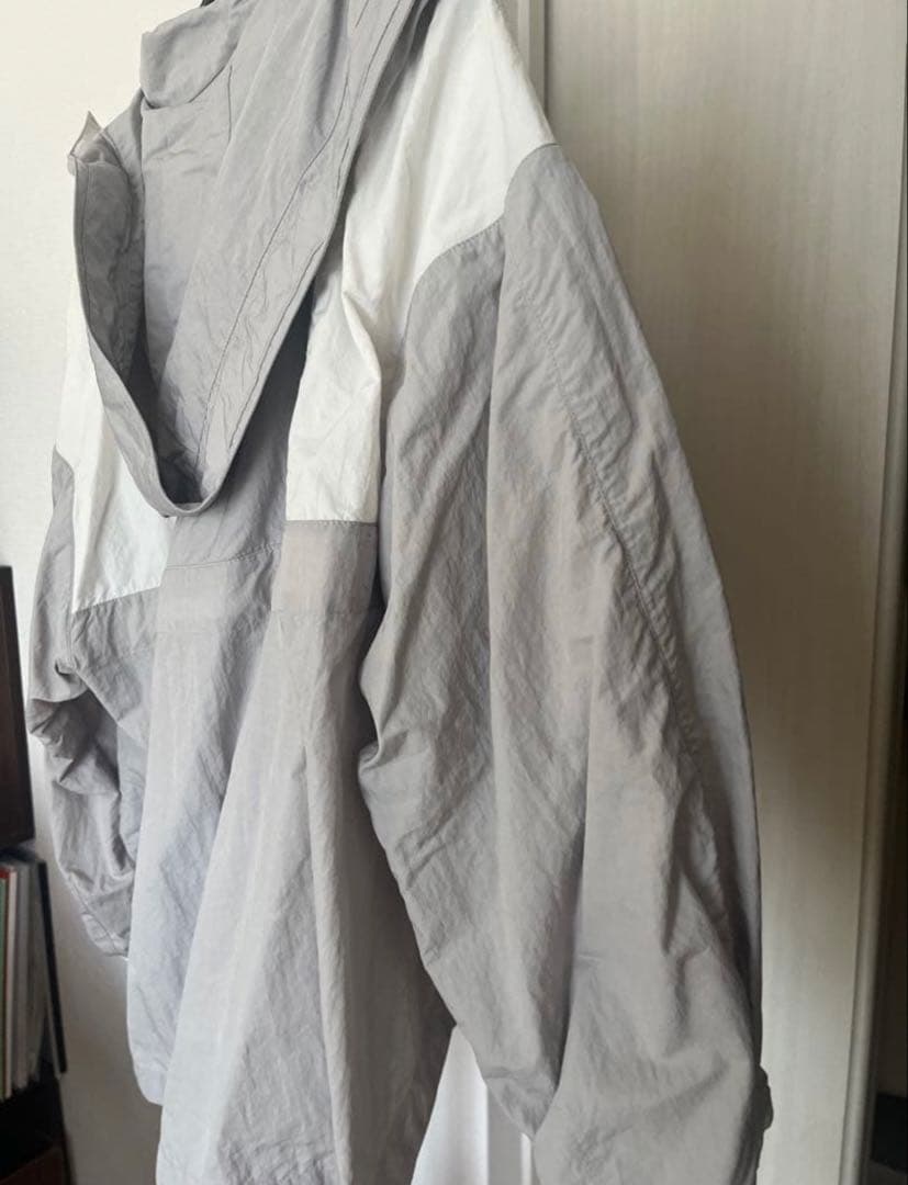 モンクレール　フード付きジャンパー グレー