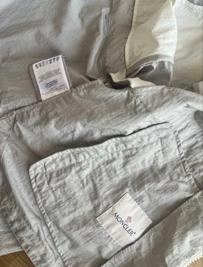 モンクレール　フード付きジャンパー グレー