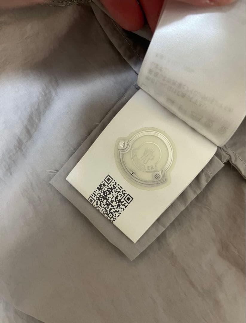 モンクレール　フード付きジャンパー グレー