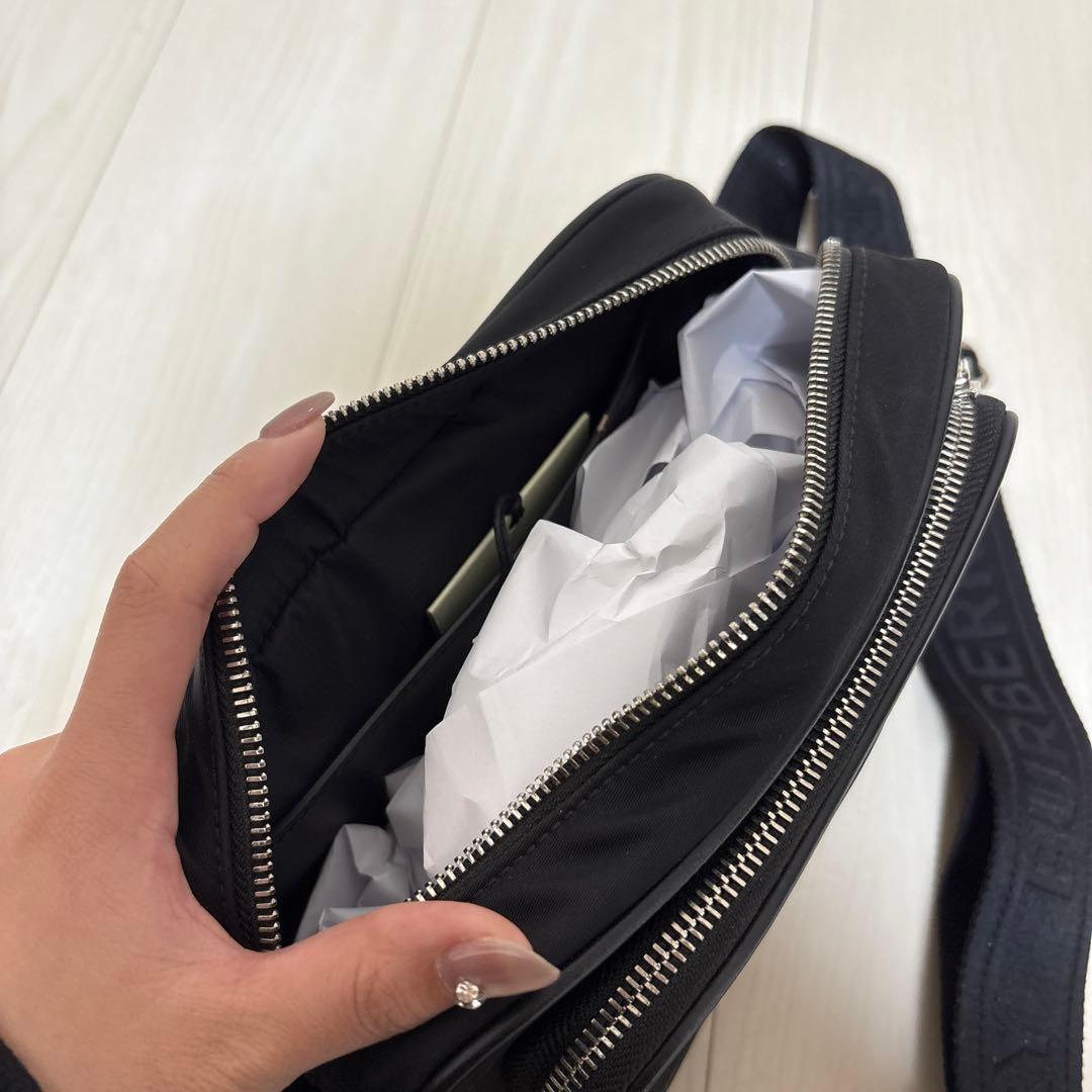 Burberry ブラックショルダーバッグ【本日発送可能】