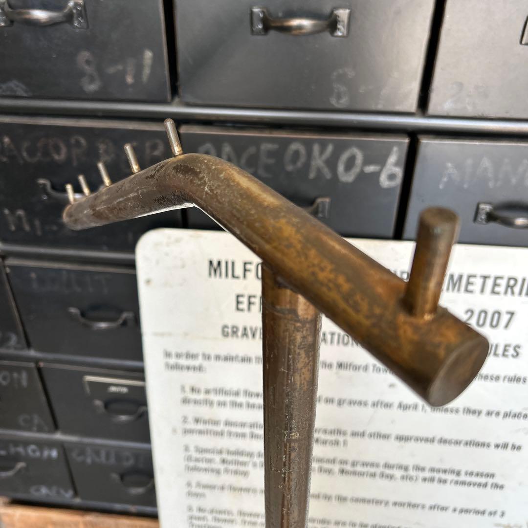 ヴィンテージ スラントハンガー メタルラック シャビー インダストリアル 金