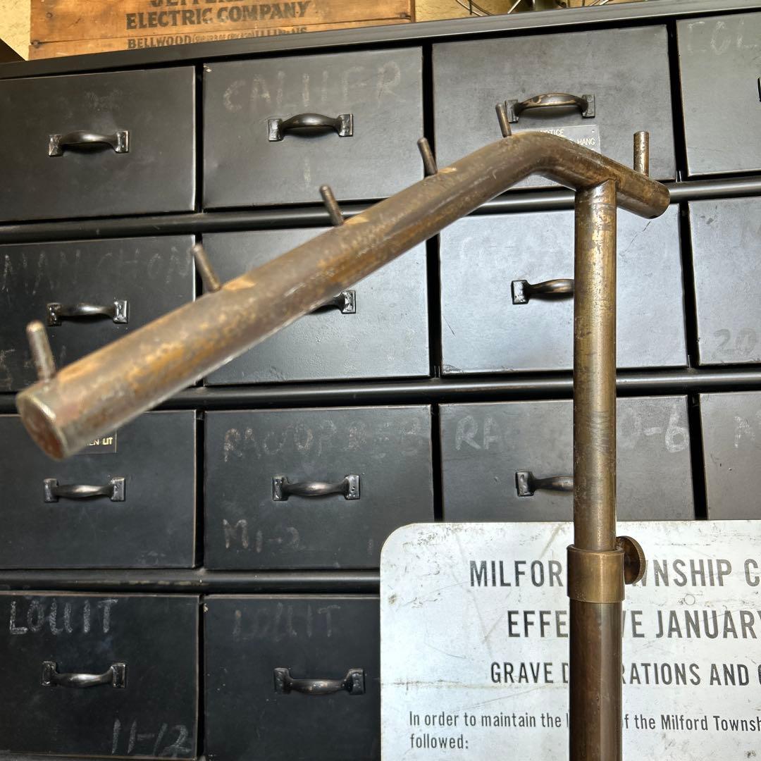 ヴィンテージ スラントハンガー メタルラック シャビー インダストリアル 金