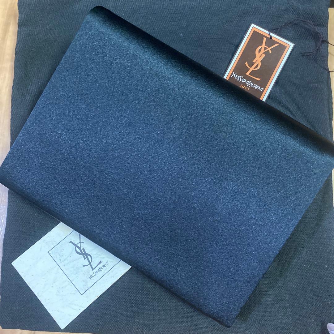 Yves Saint Laurent クラッチバッグ値下げ中‼️12800〜⬇️⬇️⬇️