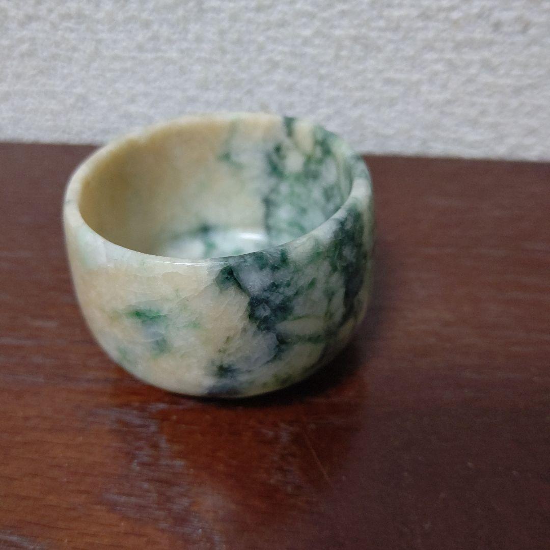 値下げ翡翠製ぐい呑み（糸魚川）検　翡翠　酒器ぐい呑み　美術工芸品　ヒスイ
