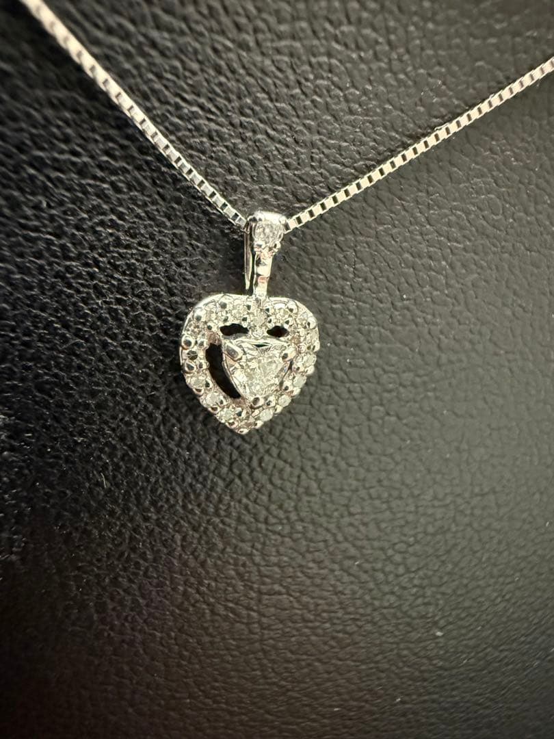 売り切り特価❣️k14WGハ-トシェイプカットダイア入りペンダントトップ中宝研付き