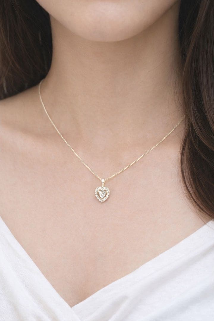 売り切り特価❣️k14WGハ-トシェイプカットダイア入りペンダントトップ中宝研付き