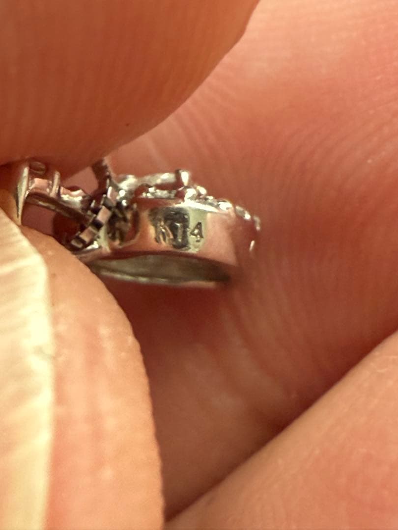 売り切り特価❣️k14WGハ-トシェイプカットダイア入りペンダントトップ中宝研付き