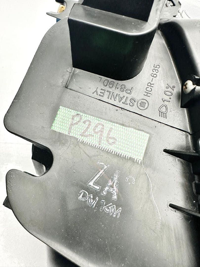 キューブ ヘッドライト ヘッドランプ ハロゲン STANLEY P8190