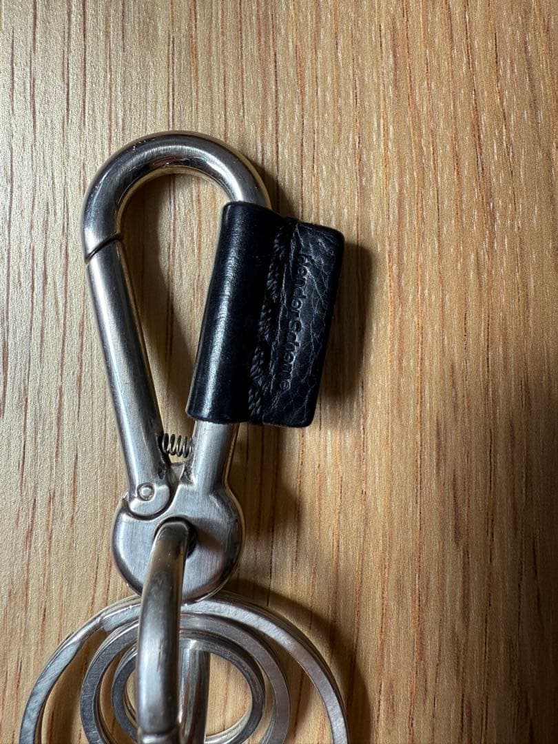 エンダースキーマ　カラビナ　ブラック