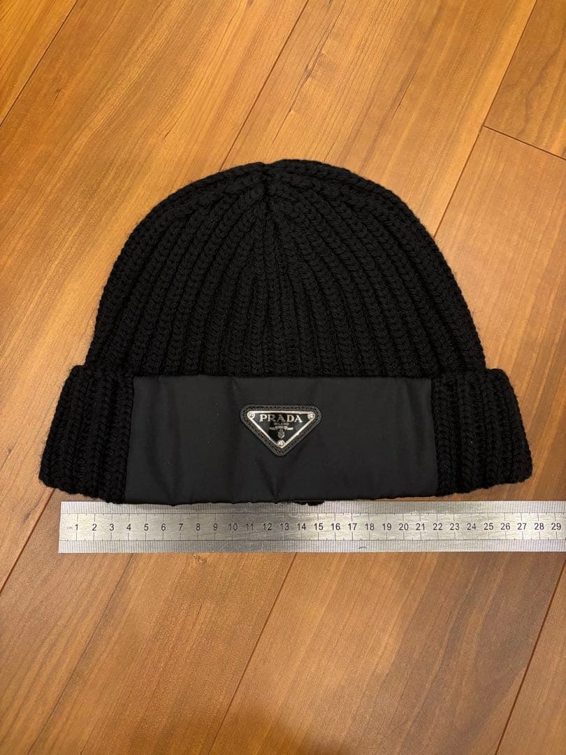 PRADA プラダ　 黒 ニット帽 M