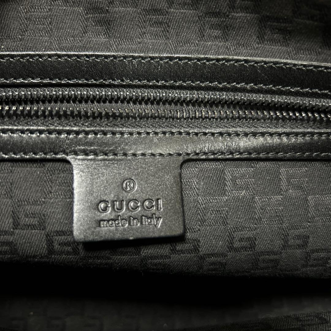 美品　グッチバック　レザー