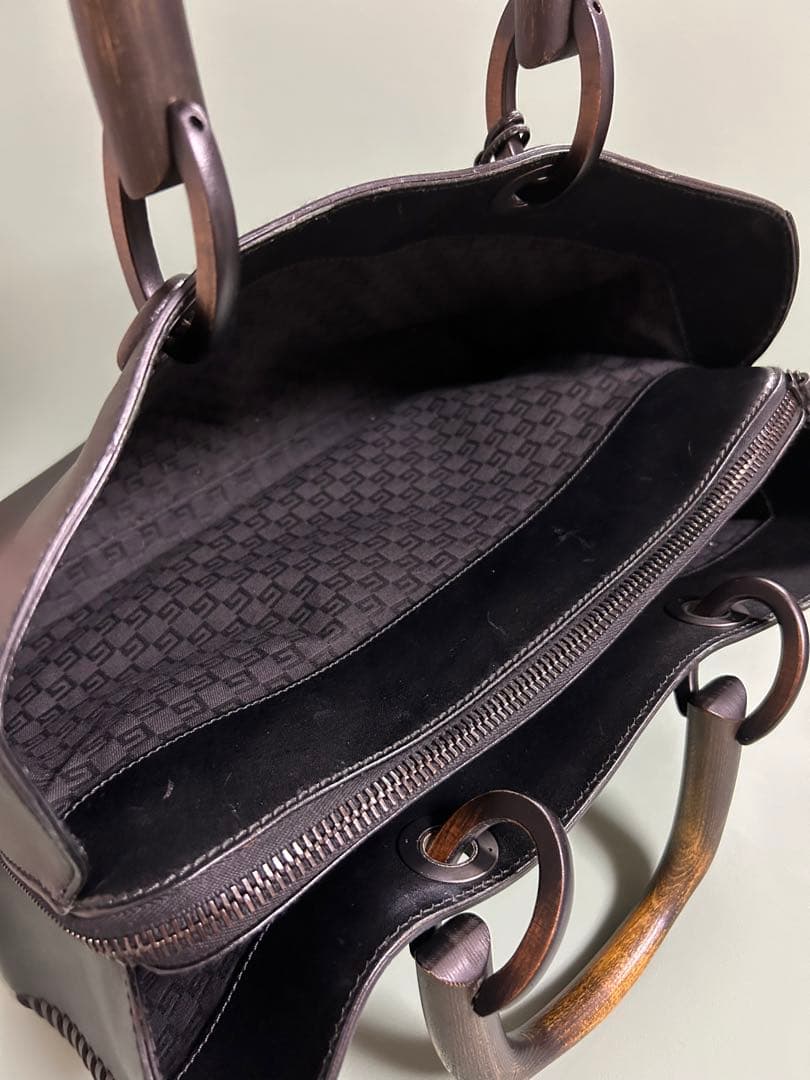 美品　グッチバック　レザー