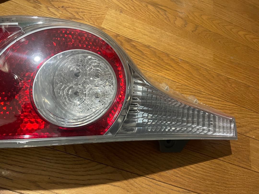 アクア　前期　テールランプ　NHP10 左のみ
