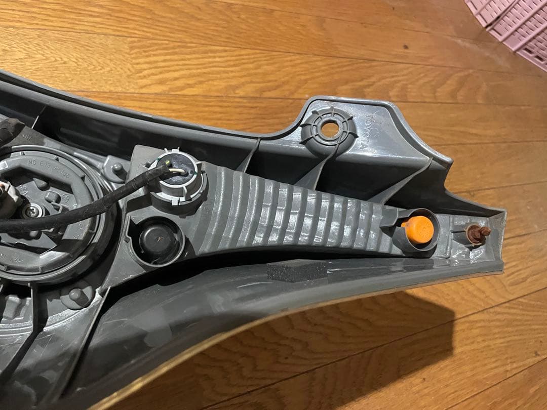 アクア　前期　テールランプ　NHP10 左のみ