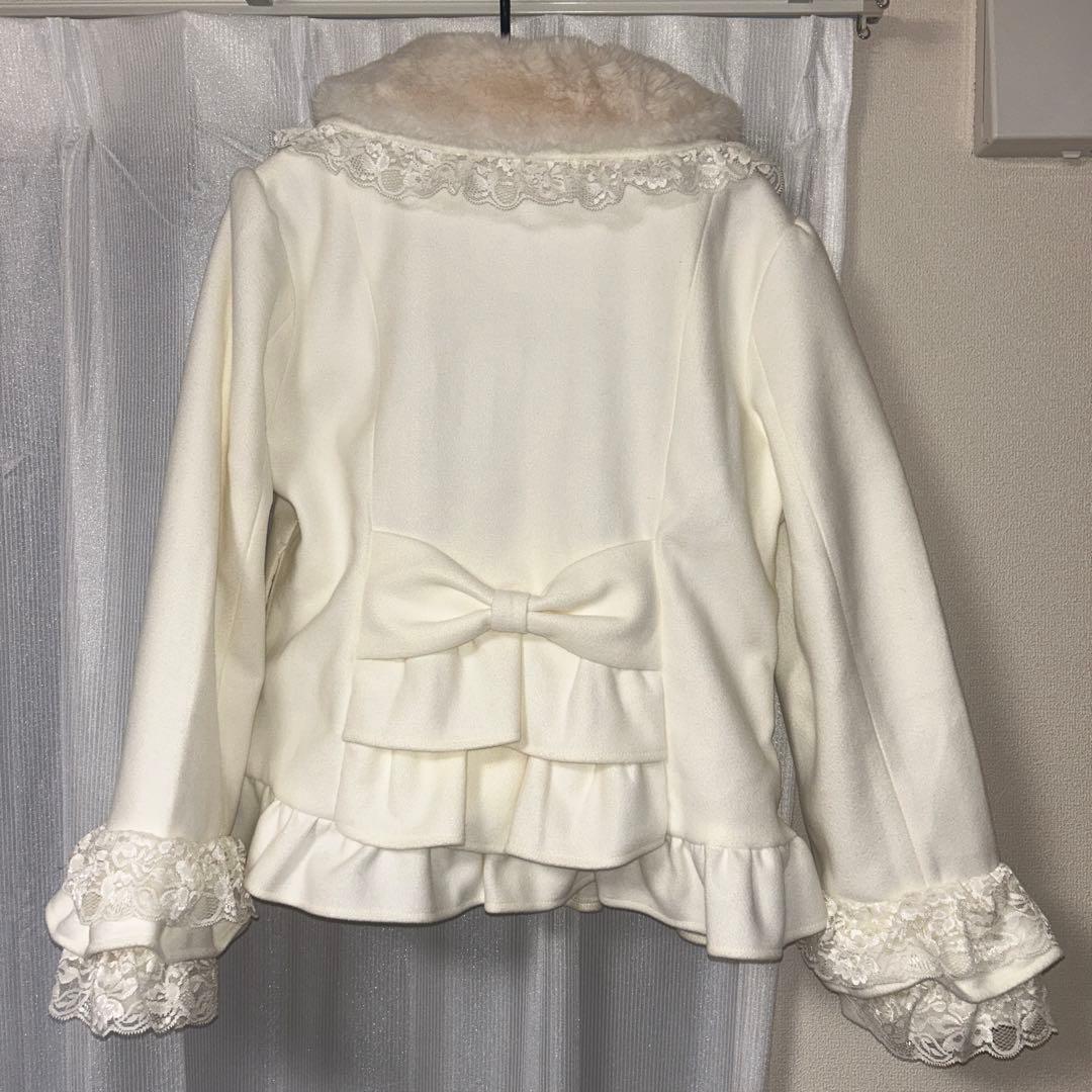 axes femme 白コート