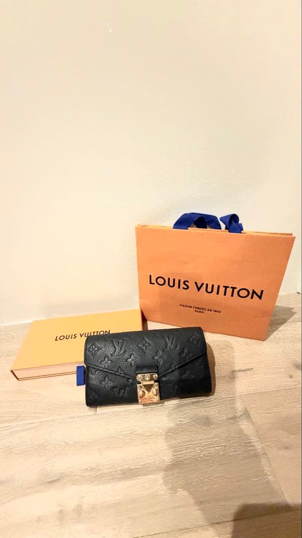 LOUIS VUITTON ブラックレザー長財布