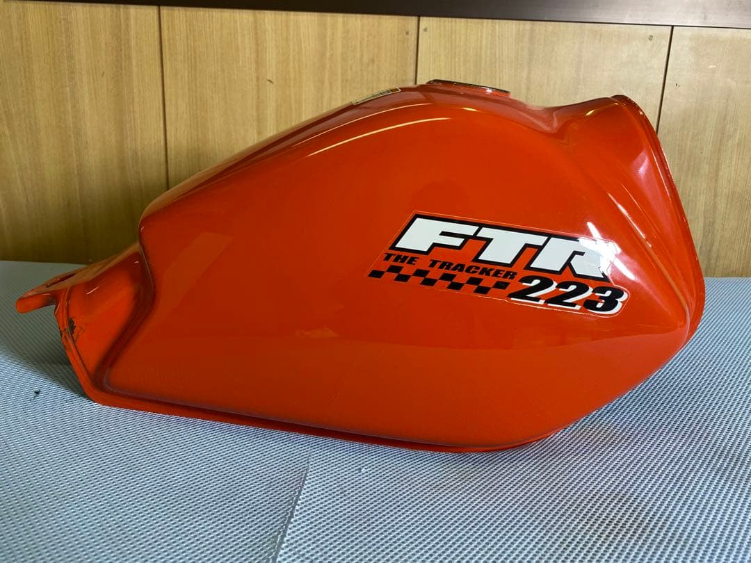 HONDA バイク　FTR223 タンク　純正　オレンジ