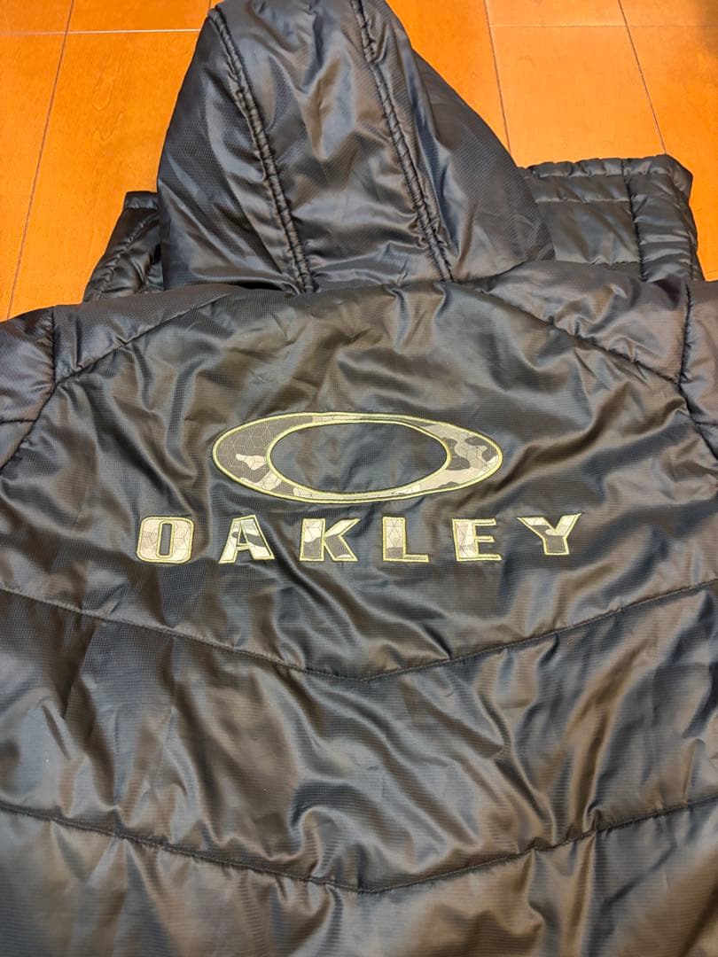 美品　oakleyオークリー　ロング　ベンチコート　防寒　黒/迷彩　人気