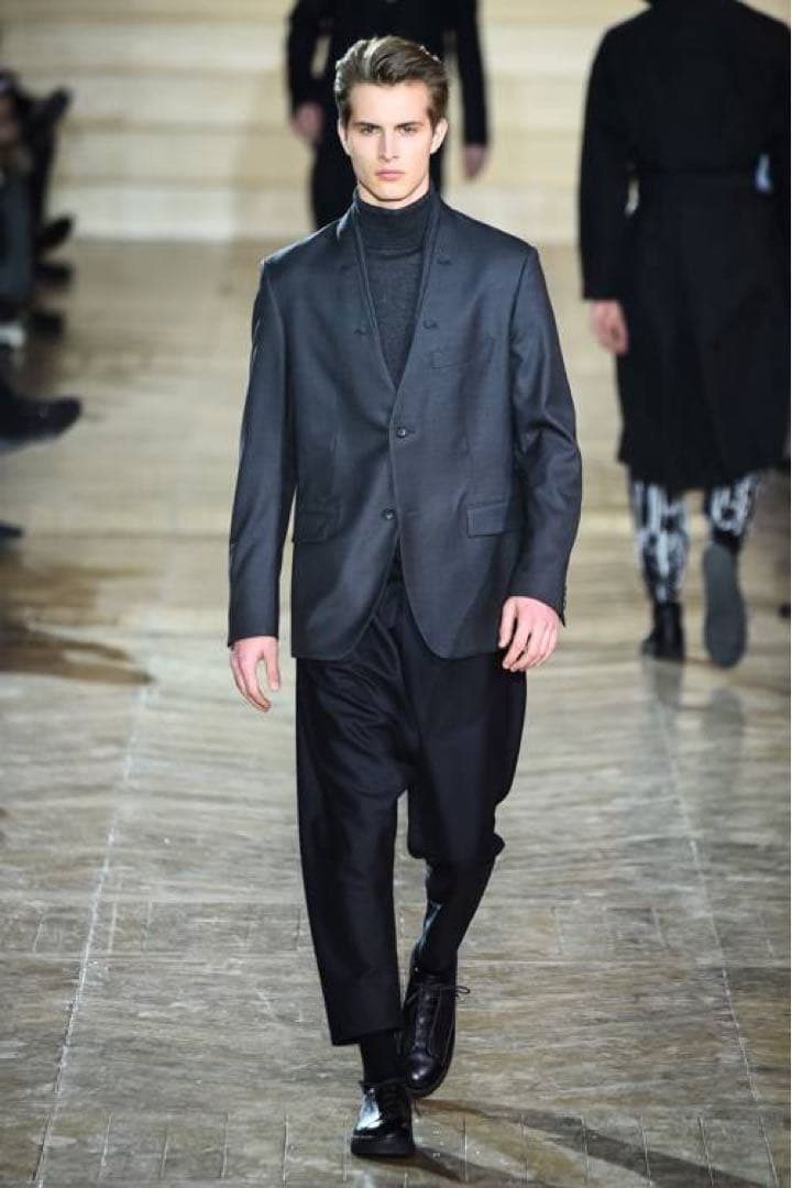 ISSEY MIYAKE MEN〈イッセイミヤケメン〉　ノーカラージャケット