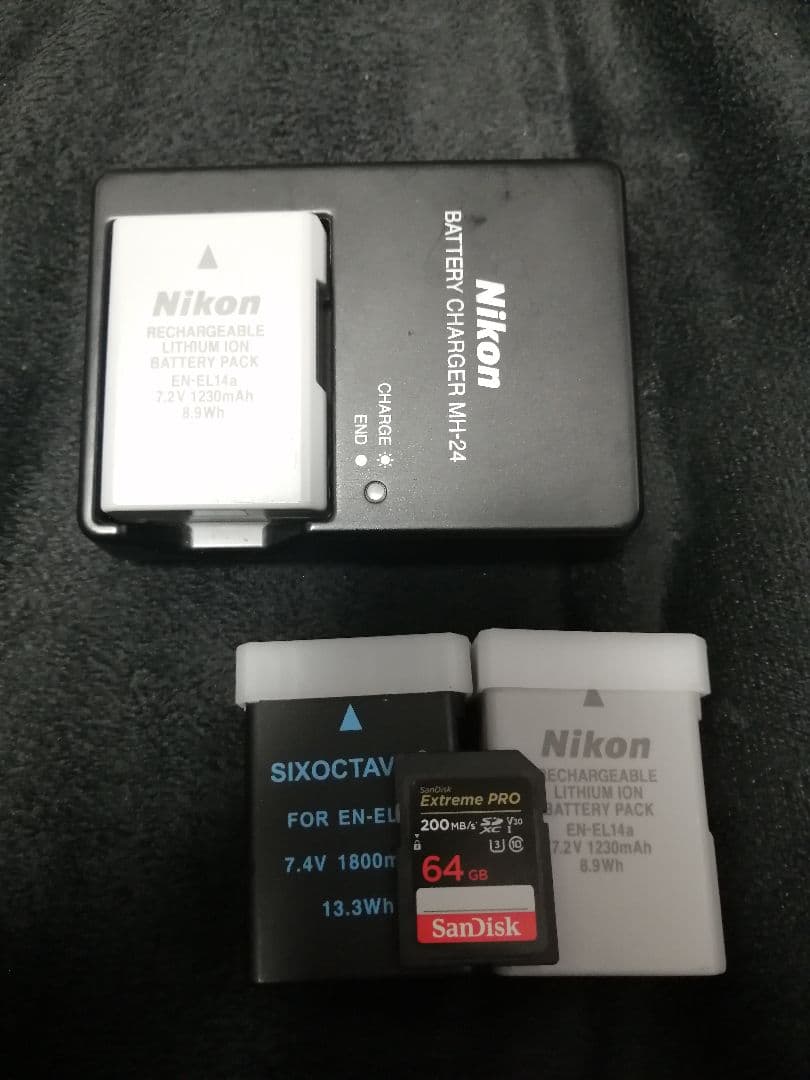 中古美品　Nikon D5600 デジタル一眼レフカメラ　ダブルズームキット