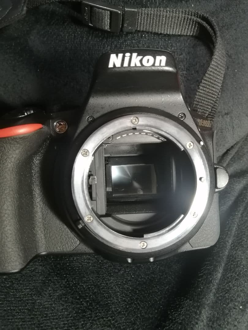 中古美品　Nikon D5600 デジタル一眼レフカメラ　ダブルズームキット