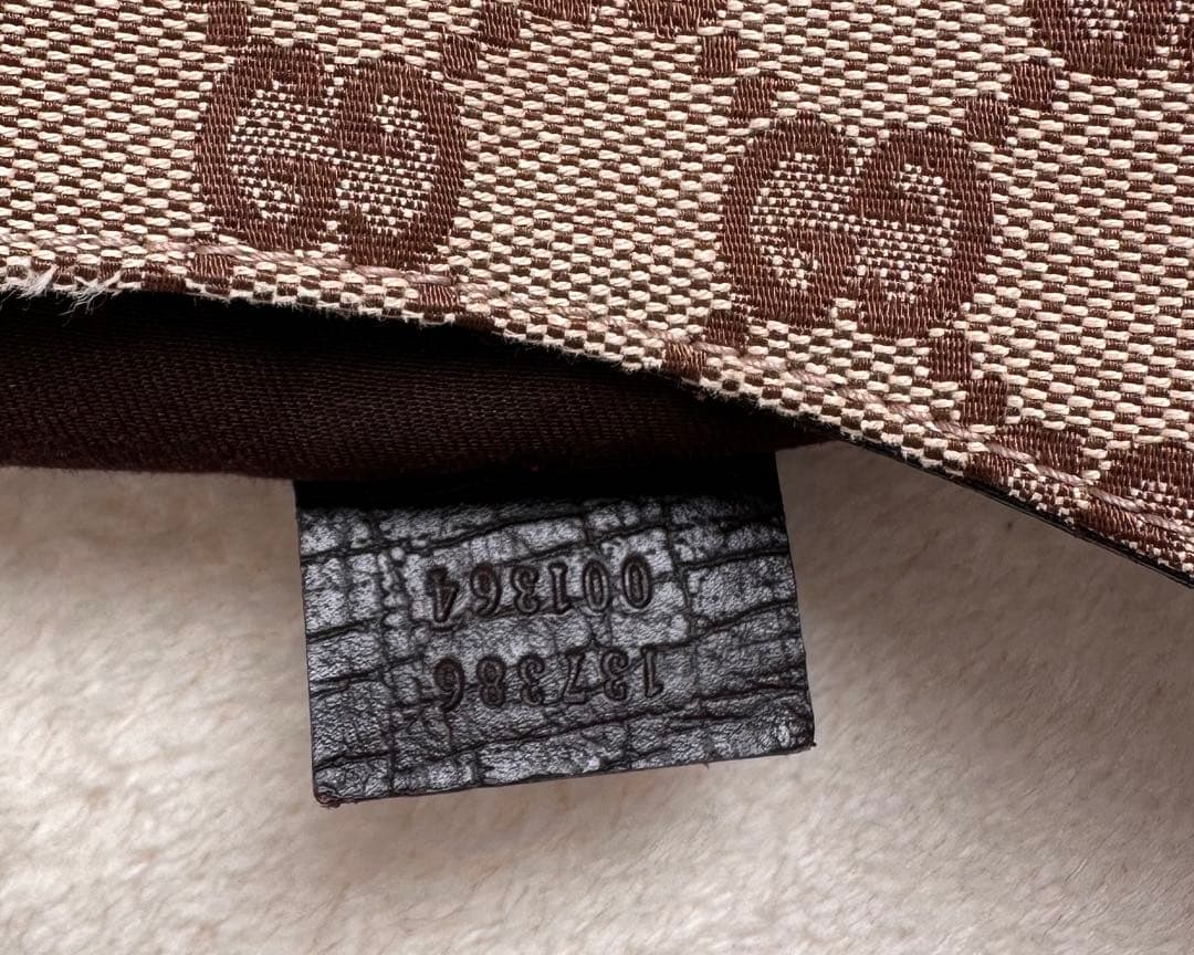 GUCCI GGキャンバス レザーバッグ