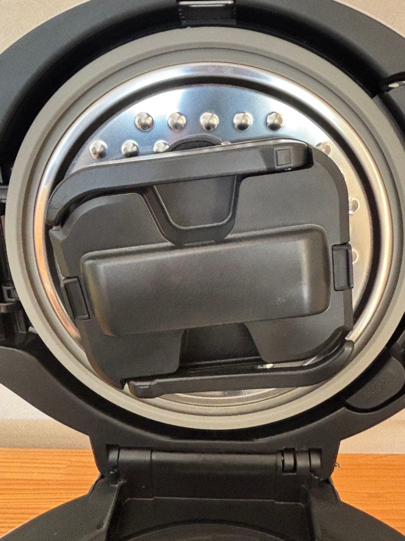 シャープ ヘルシオ ホットクック KN-HW24F−W 2021年製