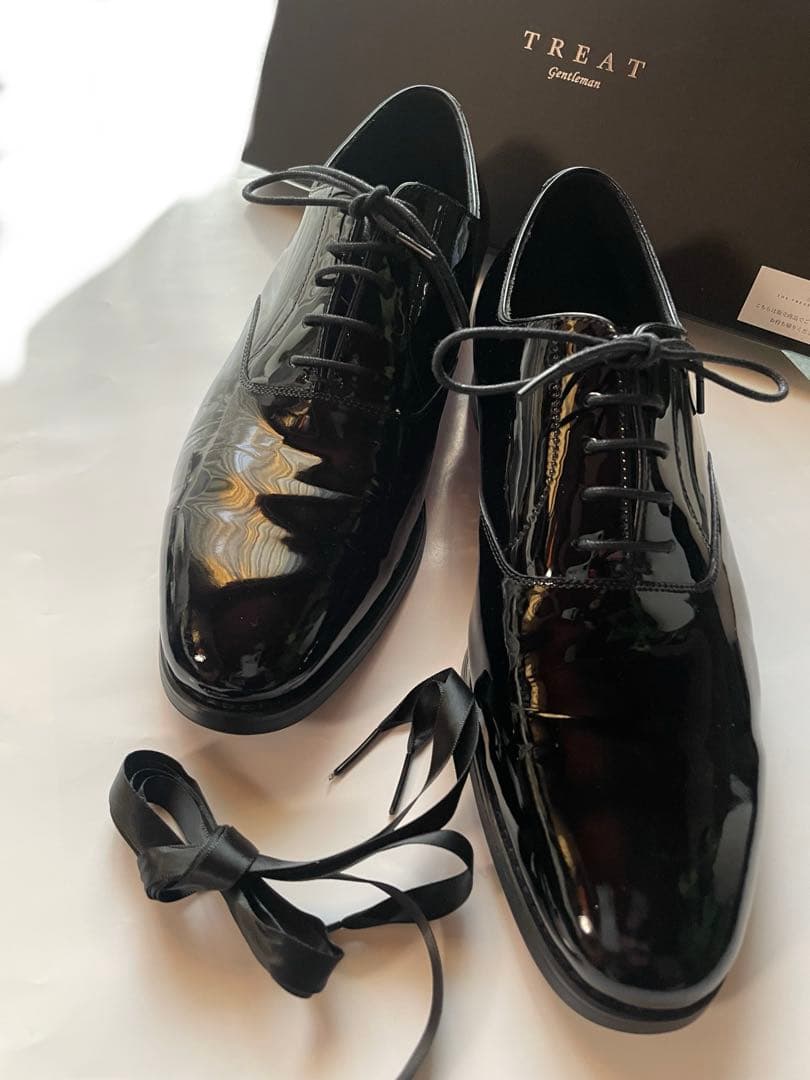 THE TREAT DRESSING エナメルシューズ 光沢黒25.5cm新郎