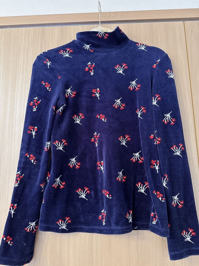 マメクロゴウチ フローラル ジャガード ハイネック ベロア トップス