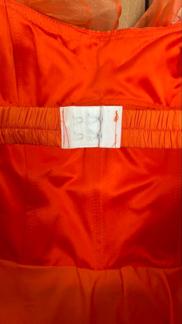 オレンジ ビタミンカラー フリル付きオフショルダー ウェディングドレス Mサイズ