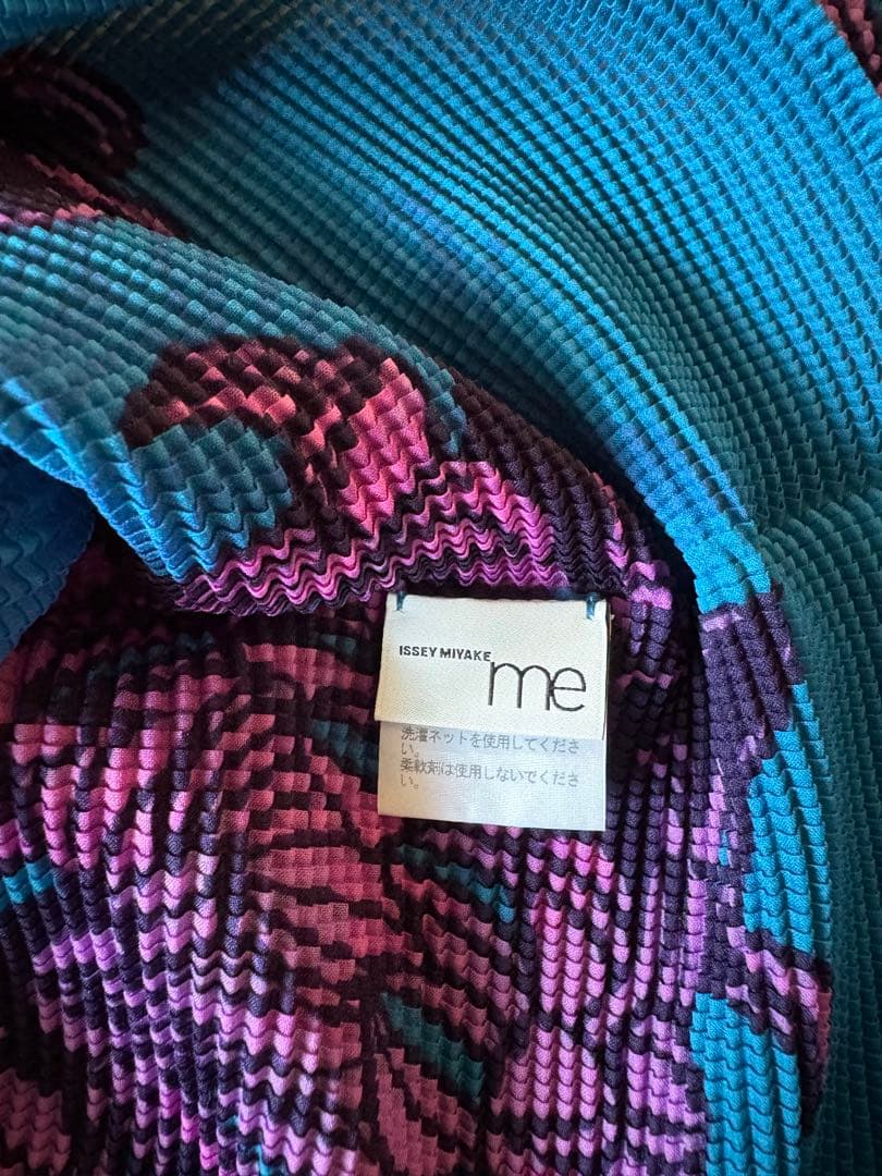 ISSEY MIYAKE me 花柄タートルネック