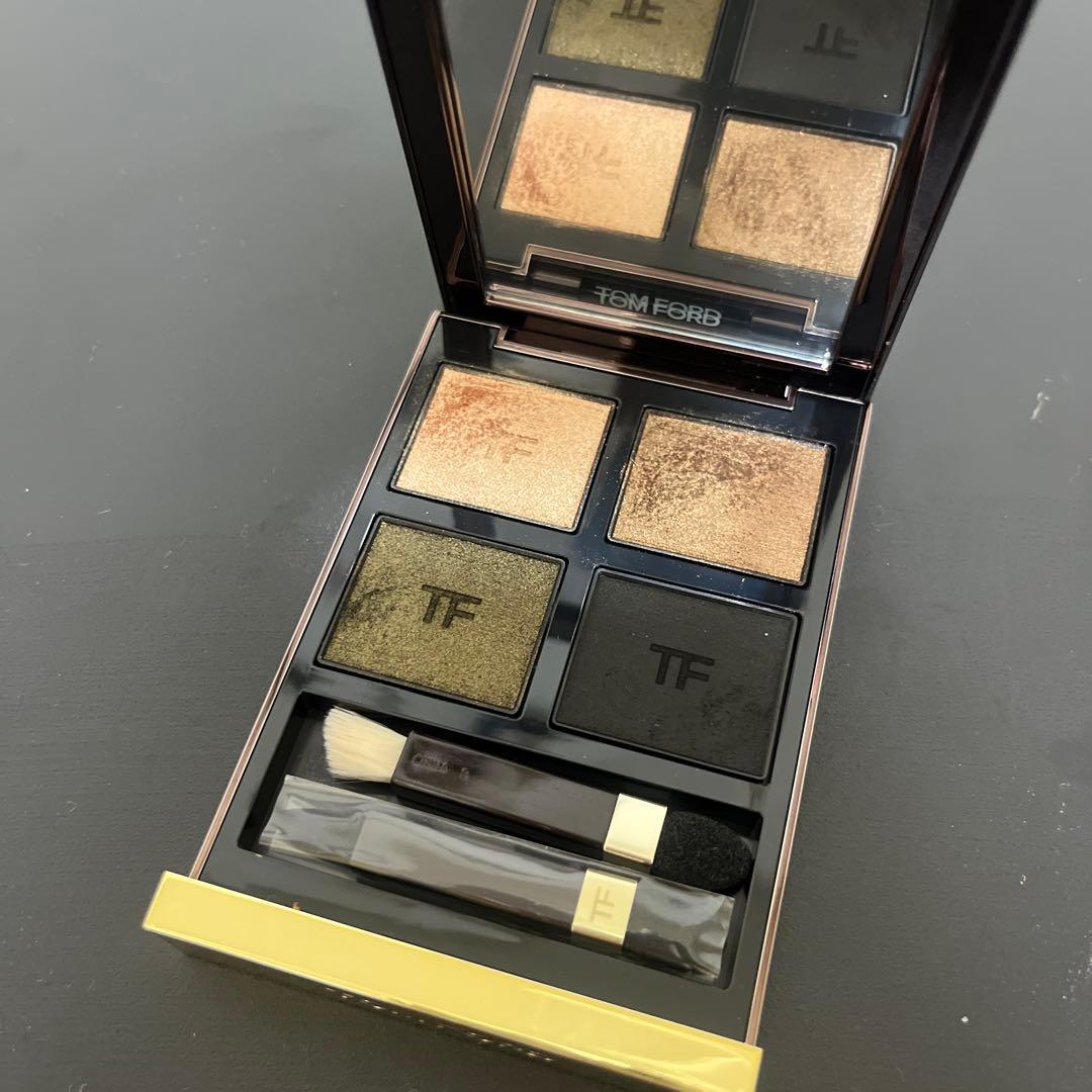 【トムフォード 】アイ カラー クォード / 47 オリーブ スモーク