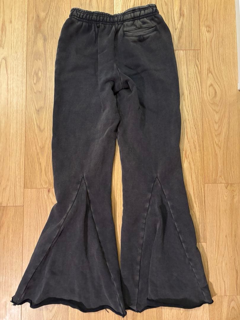 パンツ entire studios Heavy Flare washed black