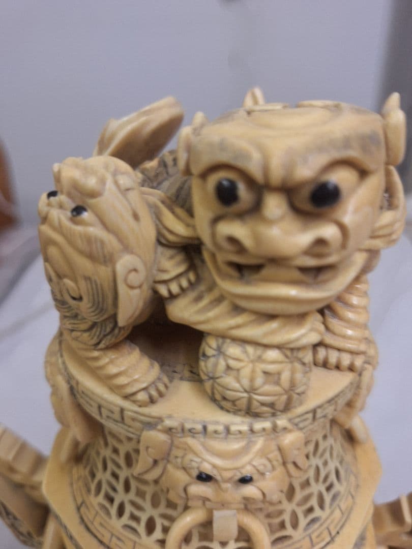 中国工芸香炉　獅子の彫刻 　石製床飾