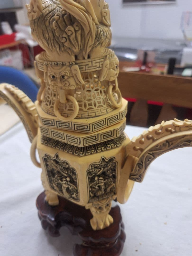 中国工芸香炉　獅子の彫刻 　石製床飾