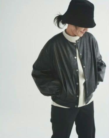 金子綾×TOMORROWLAND ウェットフェイクレザー パフスリーブブルゾン