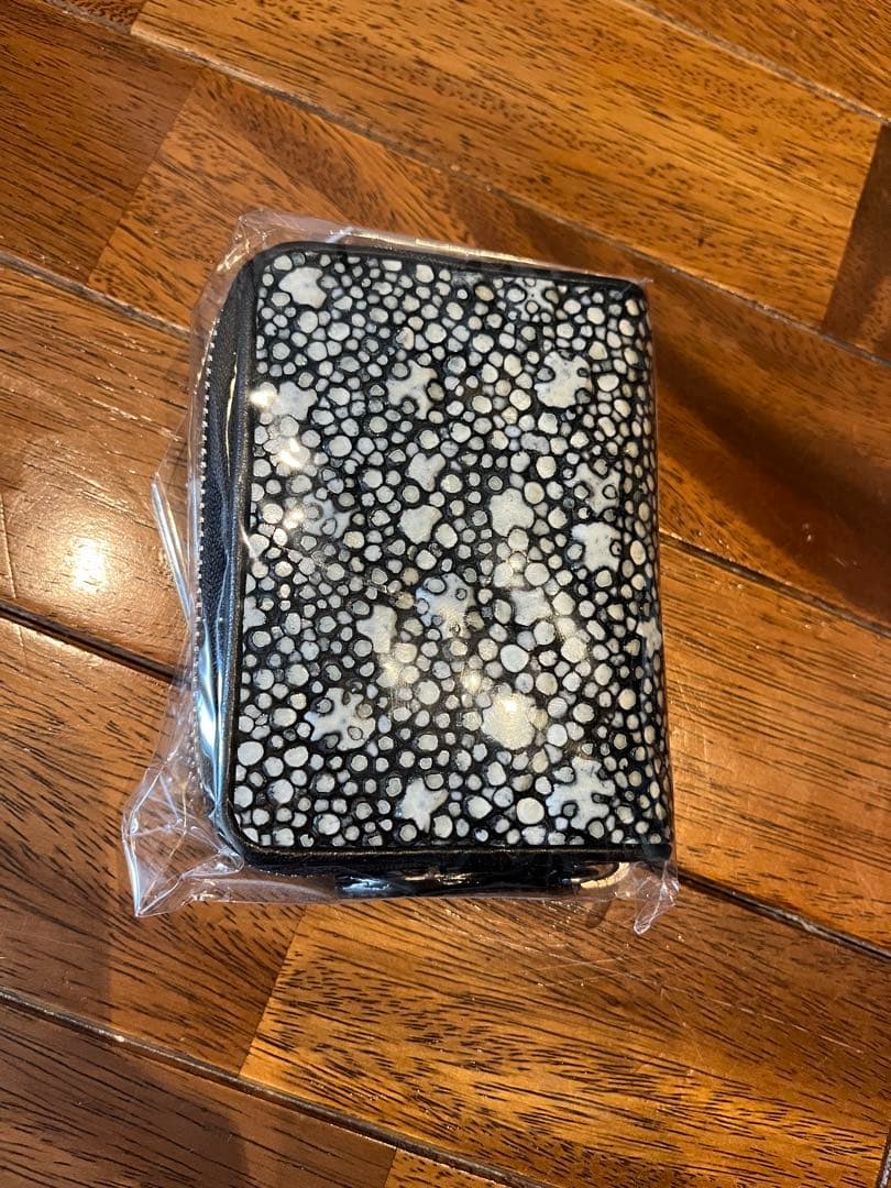 スタースティングレイ ミニ財布 カードケース エイ革 一枚革 梅花皮 ブラック