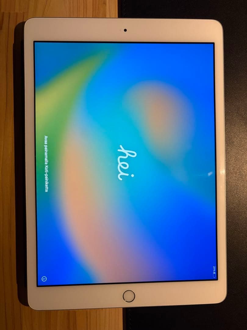 Apple iPad (第7世代) スペースグレー カバー付き