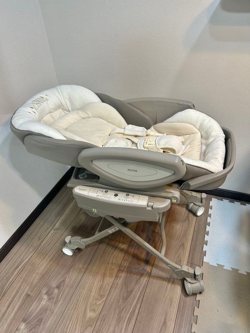 Aprica ユラリズム オート ムーンロック BR