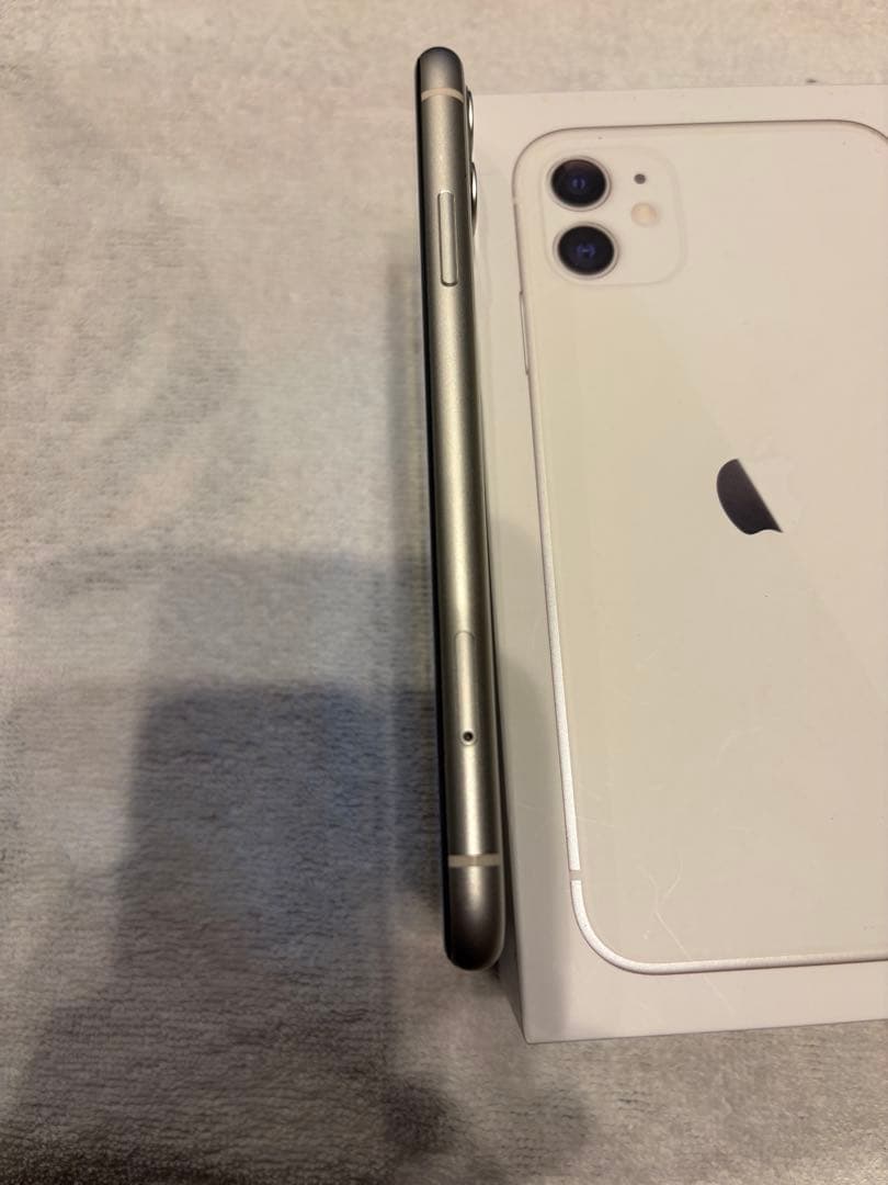 Apple iPhone 11 128GB SIMフリー　ホワイト