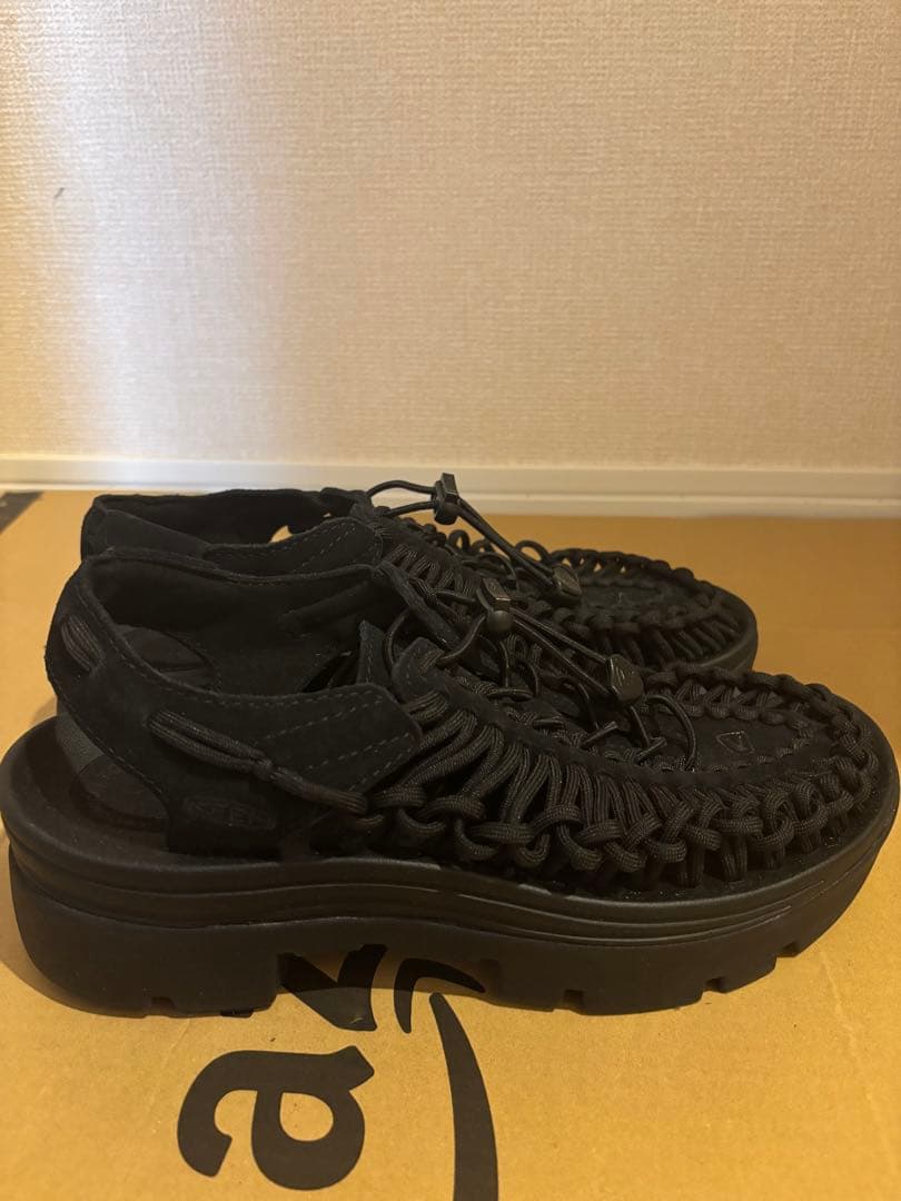 お値下げ中 新品未使用 Keen UNEEK ユニーク厚底モデル