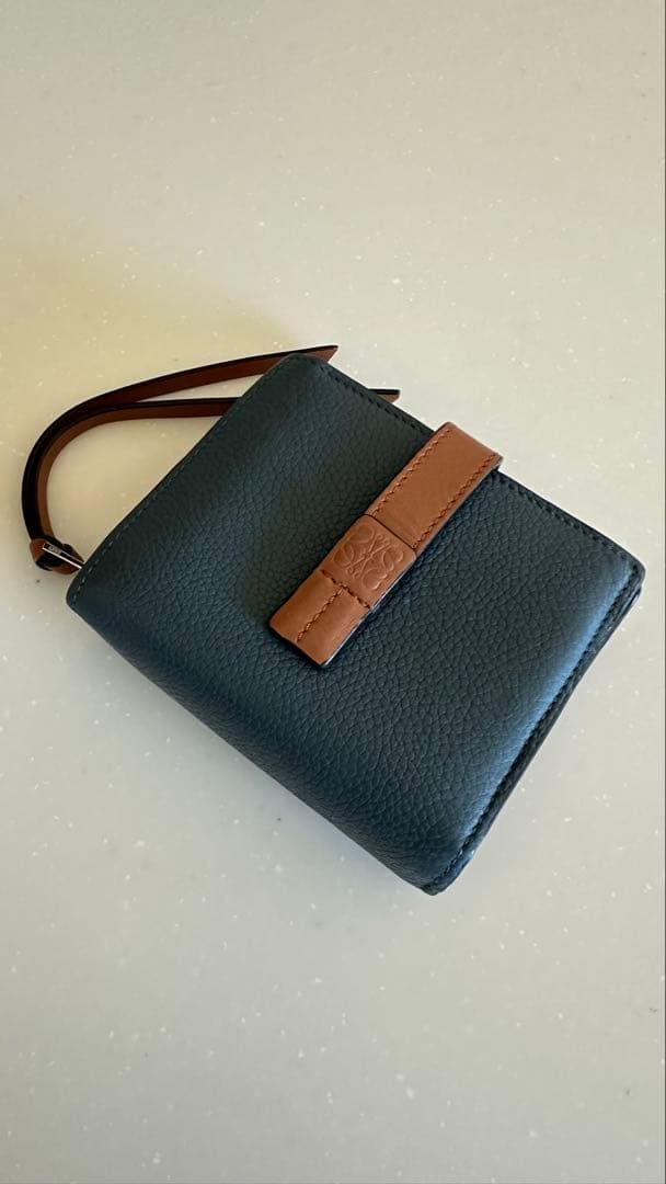 LOEWE 二つ折り財布