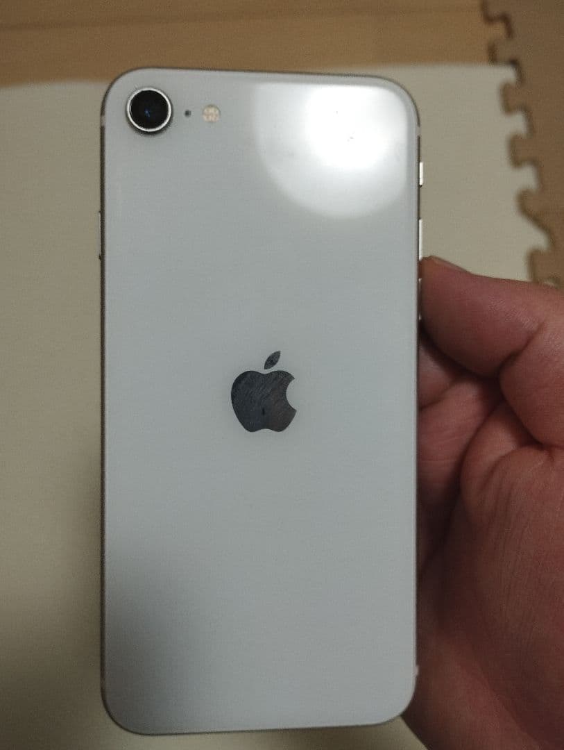 iPhone SE 第二世代　64GB