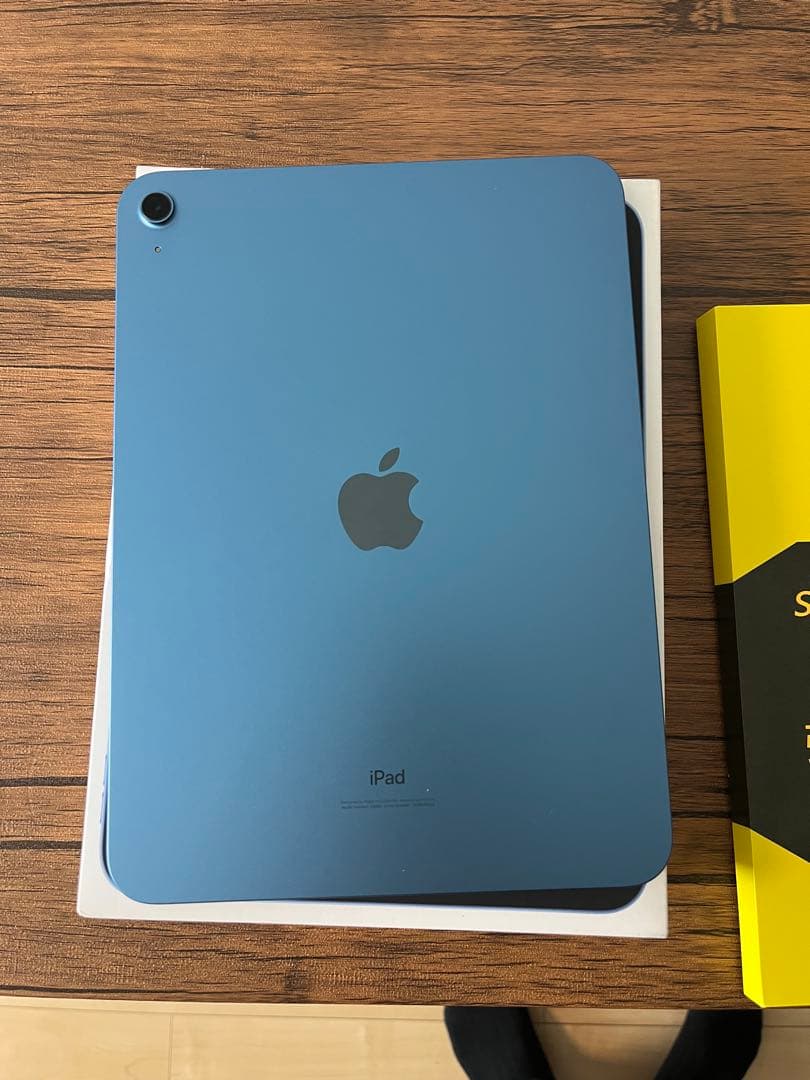 iPad第10世代　64GB 10.2インチ　フィルム付き