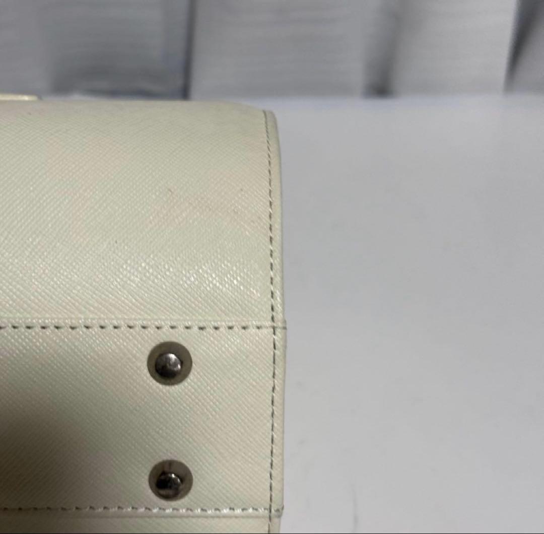 极美品 ホワイト 円筒形 ハンドバッグ