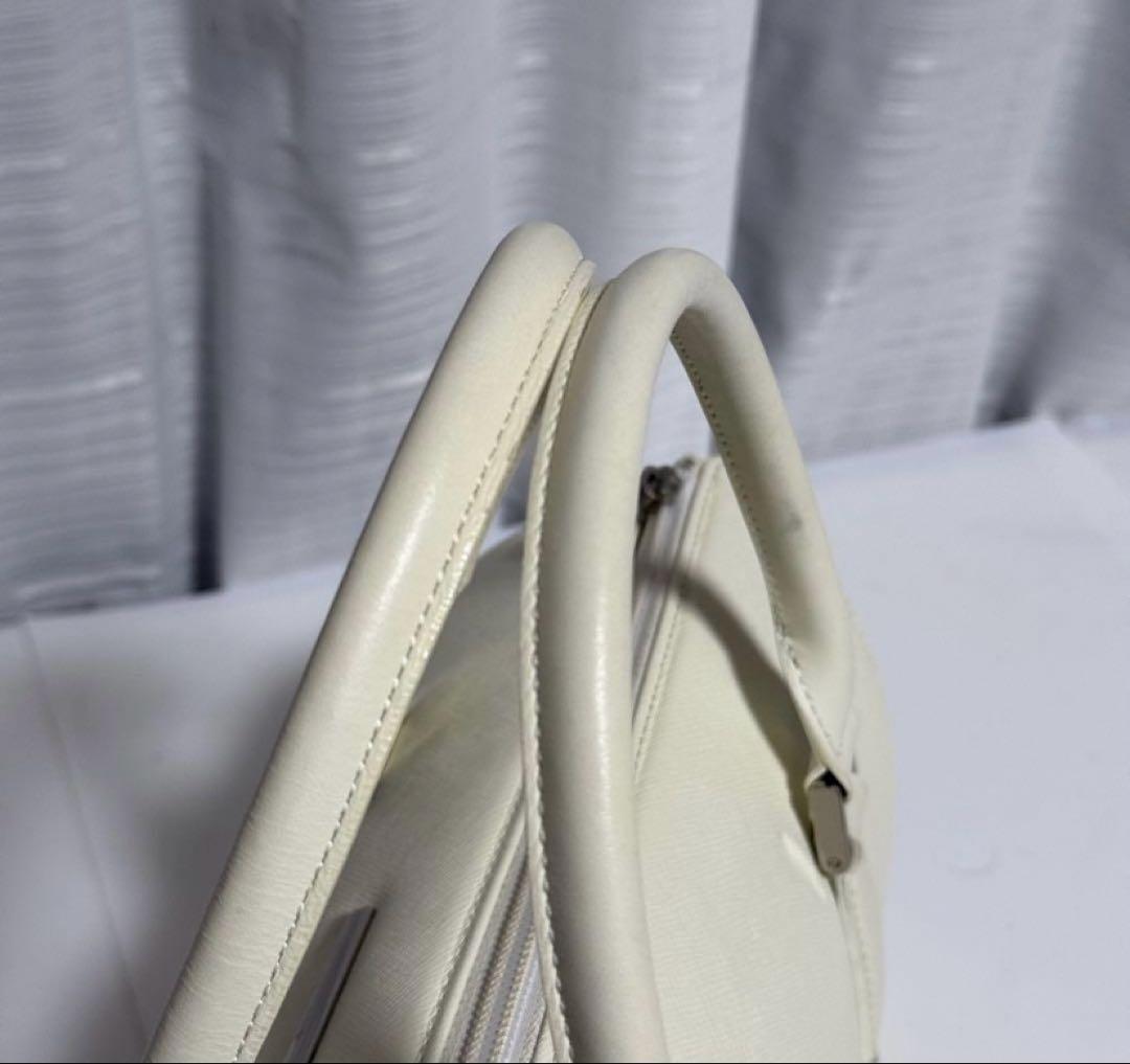 极美品 ホワイト 円筒形 ハンドバッグ