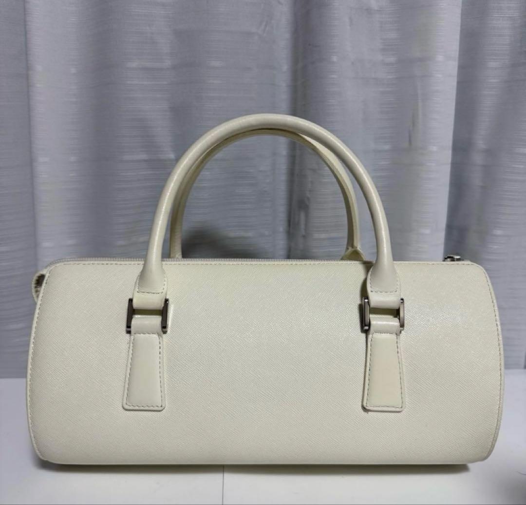 极美品 ホワイト 円筒形 ハンドバッグ