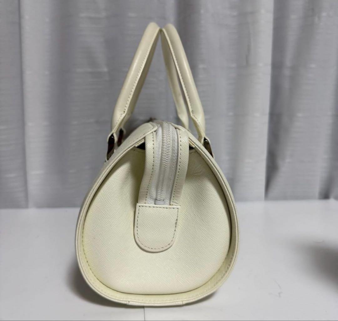 极美品 ホワイト 円筒形 ハンドバッグ